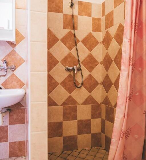 غرفة قياسية ثلاثية, Klub U Námořníka