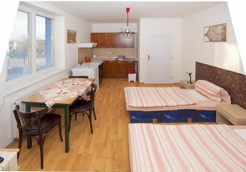 جناح غرفتين نوم, Klub U Námořníka