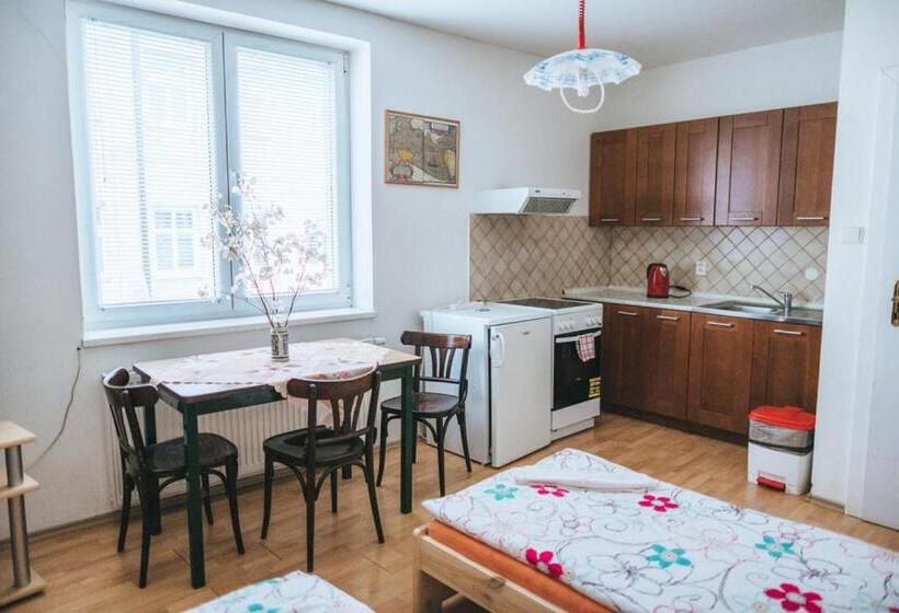 جناح غرفتين نوم, Klub U Námořníka