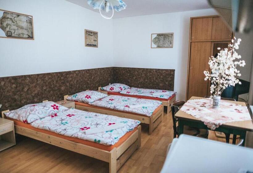 جناح غرفتين نوم, Klub U Námořníka