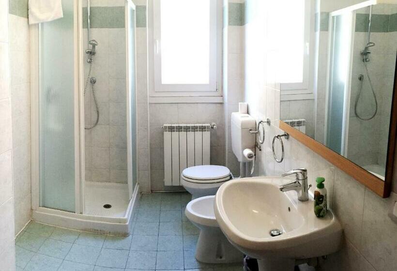 דירת חדר, La Chiocciola Guesthouse Briantea