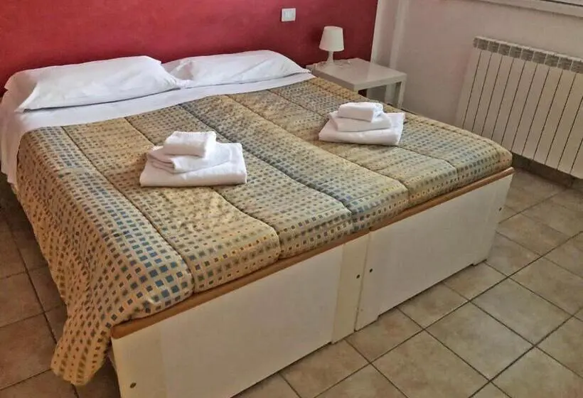 スタンダードスタジオ, La Chiocciola Guesthouse Briantea