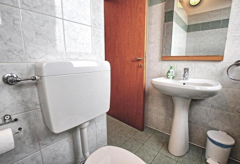 חדר בסיסי לשלושה, La Chiocciola Guesthouse Briantea