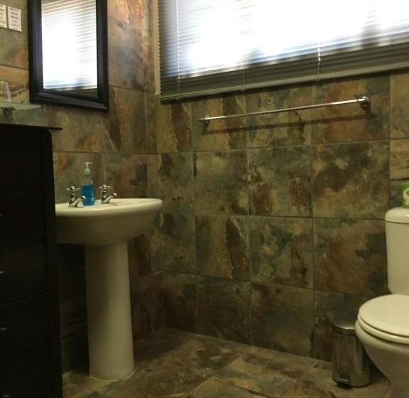 חדר דחוקס עם מיטת קינג, African Dawn B&b