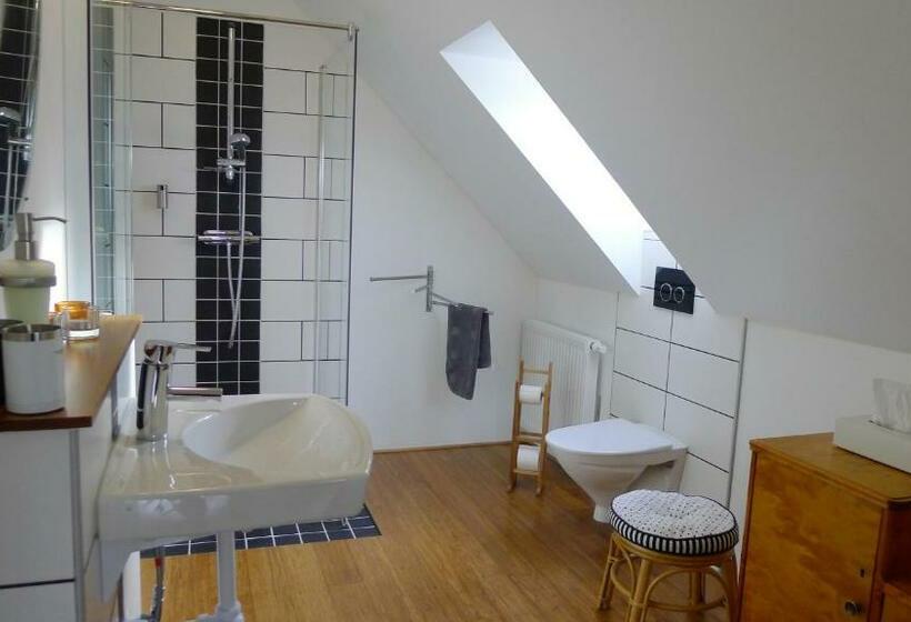 غرفة ديلوكس مزودة بشرفة, Lilla Trulla Gårdshotell   Feels Like Home