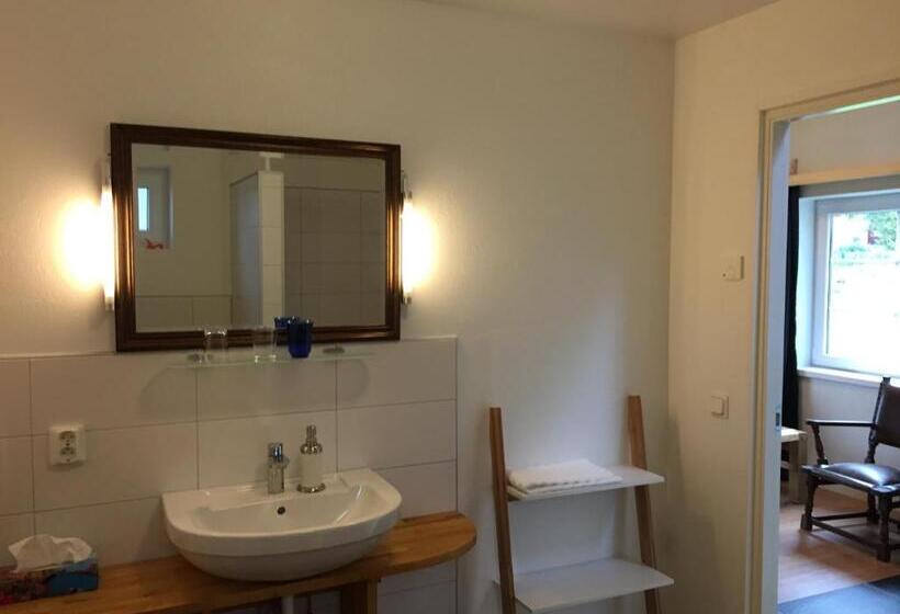 اتاق لوکس با چشم‌انداز باغ, Lilla Trulla Gårdshotell   Feels Like Home