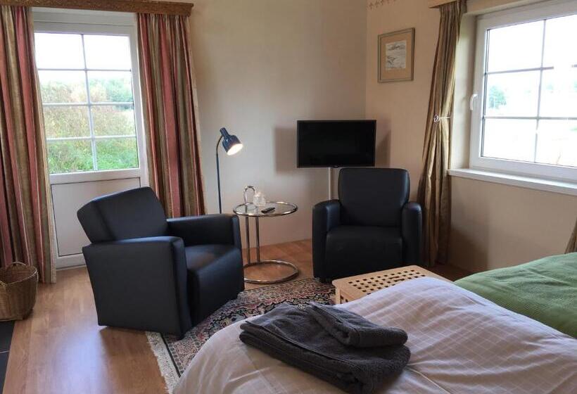 اتاق لوکس با چشم‌انداز باغ, Lilla Trulla Gårdshotell   Feels Like Home