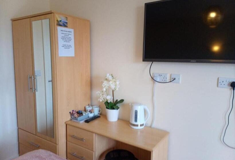 Номер Стандарт, Fox And Hounds Country Inn