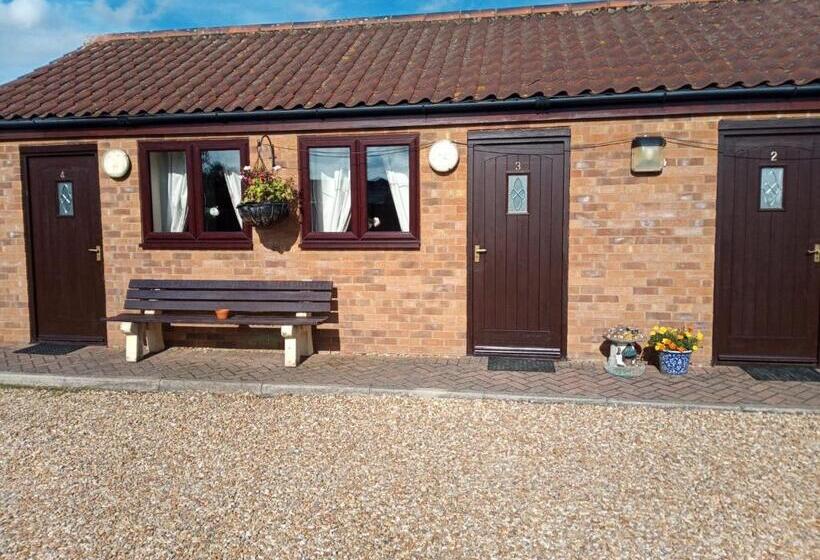 Номер Стандарт, Fox And Hounds Country Inn