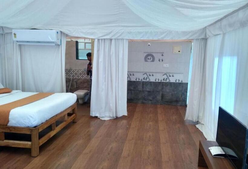 Tenda Deluxe, Eka Resort