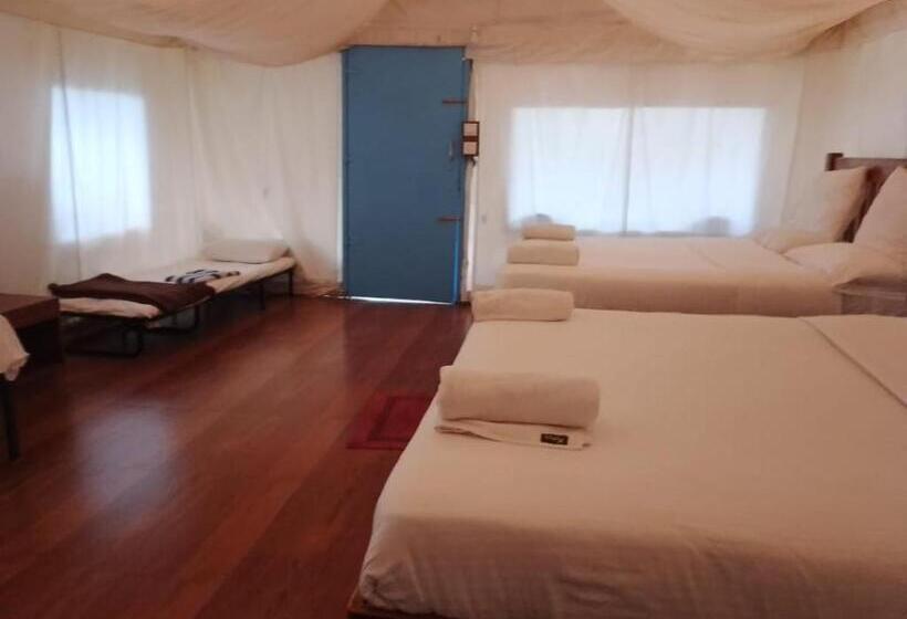 Tenda Deluxe, Eka Resort