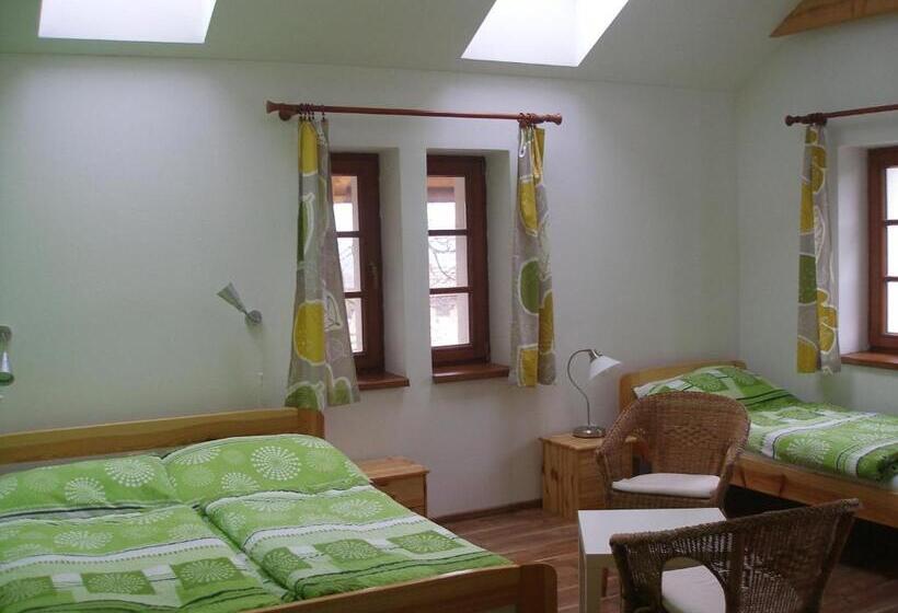 스탠다드 4인용 룸 공용 욕실, Ekofarma Bílý Mrak