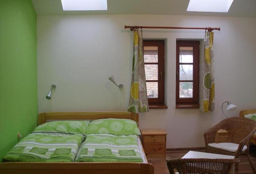 스탠다드 4인용 룸 공용 욕실, Ekofarma Bílý Mrak