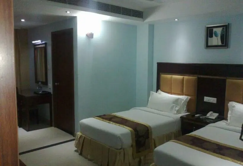 Quarto Estandar, Hiton