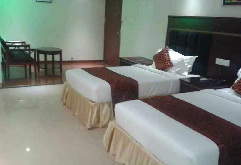 Quarto Estandar, Hiton