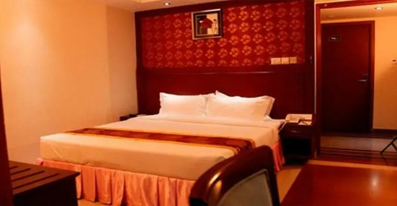 Quarto Estandar, Hiton