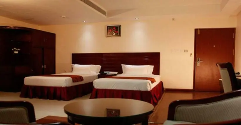 Quarto Economy, Hiton