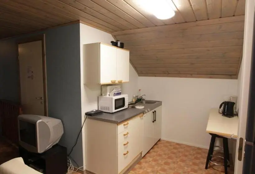 ファミリールーム, Urkin Piilopirtti
