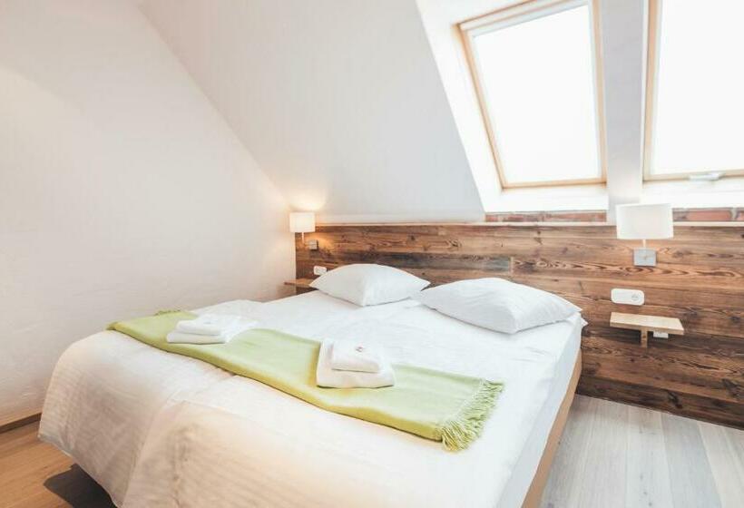 Номер Стандарт, Weinwirtshaus Wlaschits