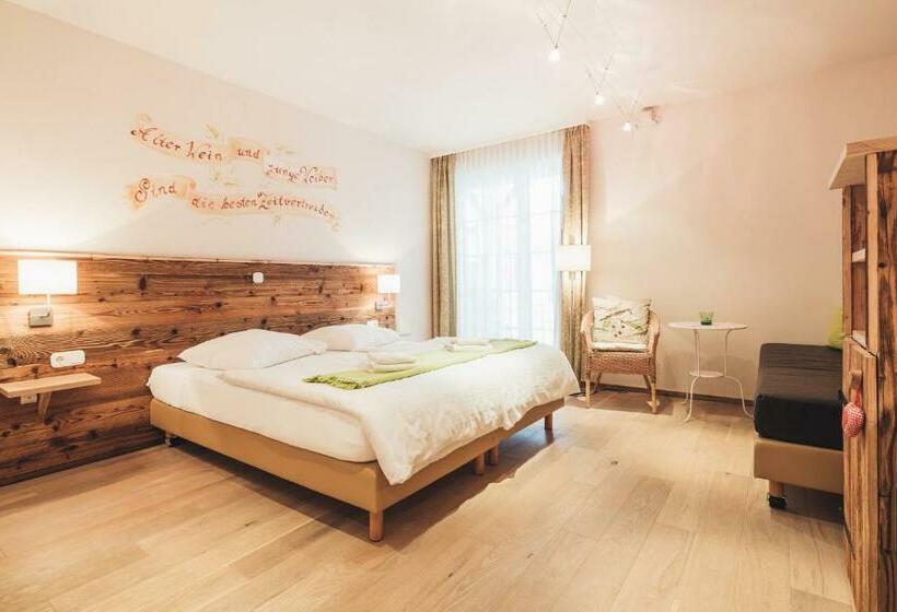 Семейный Номер, Weinwirtshaus Wlaschits