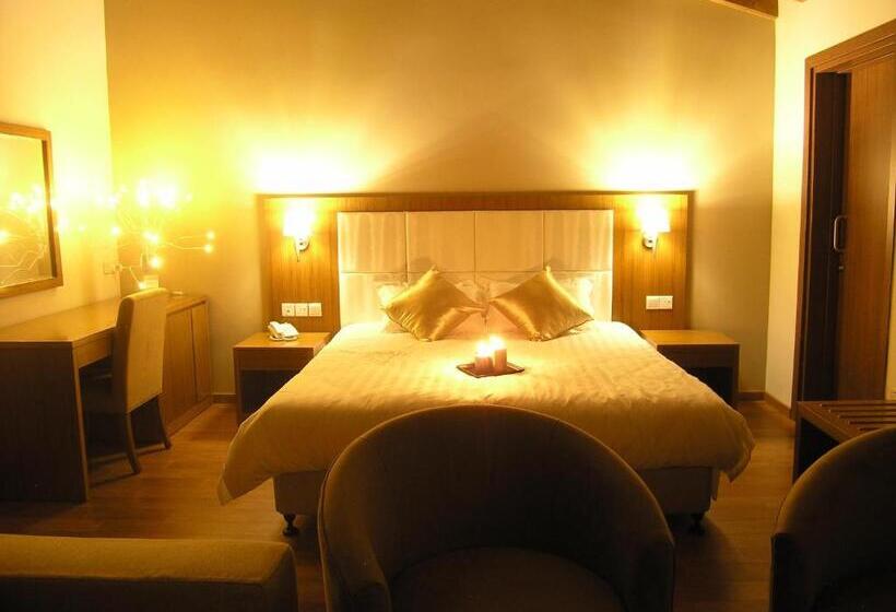 스위트, Livadia Hotel Kyperounta