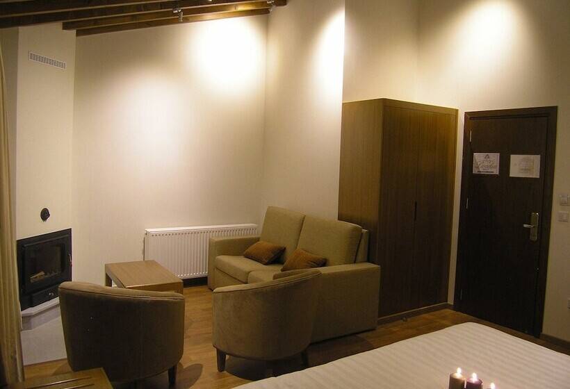 스위트, Livadia Hotel Kyperounta