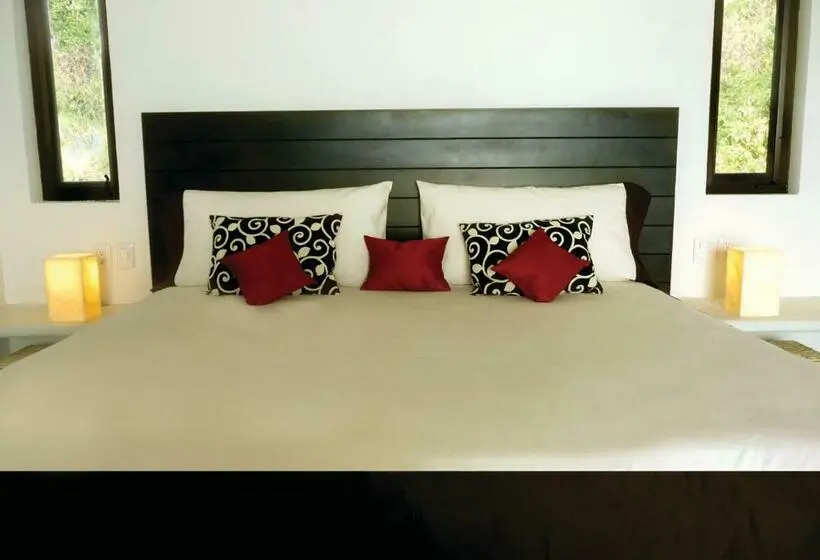 キングサイズベッドのスイートルーム, Manta Raya Hotel Right On The Beach