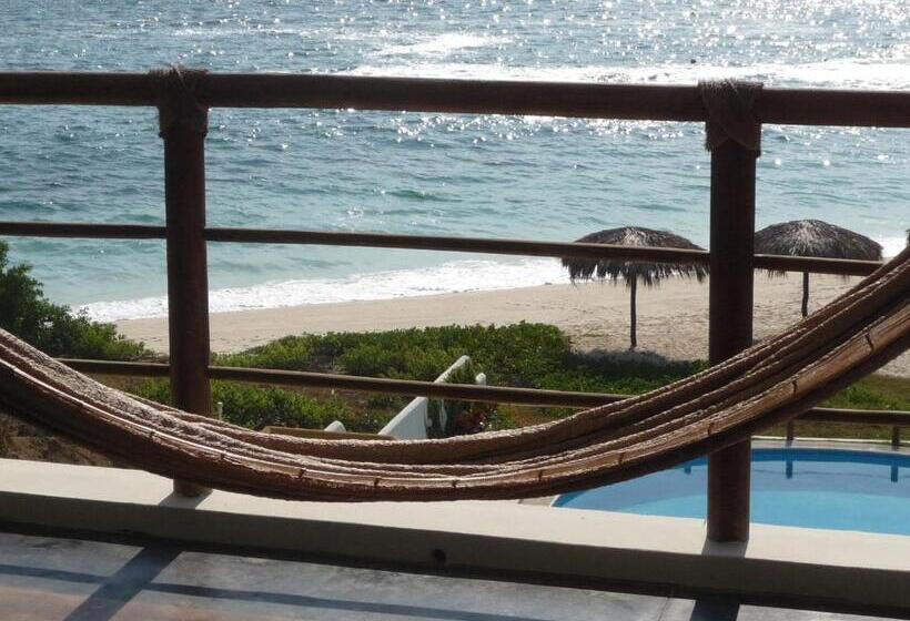 디럭스 스위트, Manta Raya Hotel   Right On The Beach
