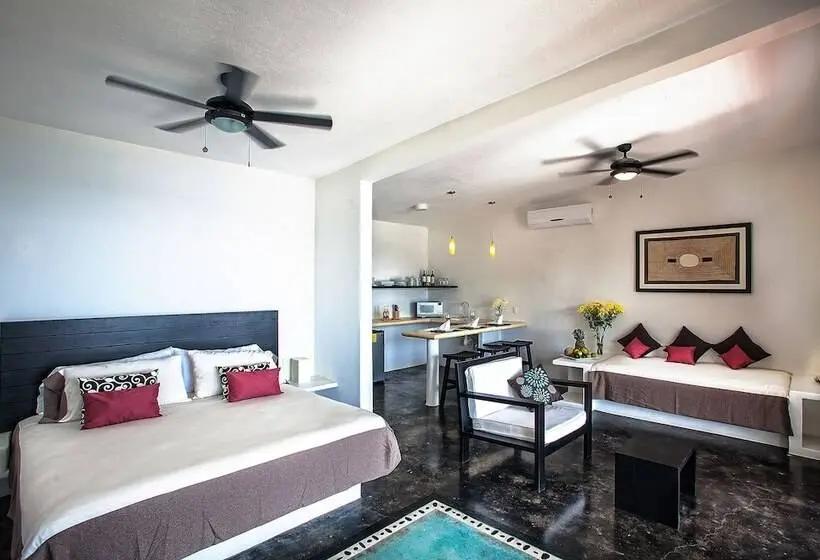 デラックススイート, Manta Raya Hotel Right On The Beach