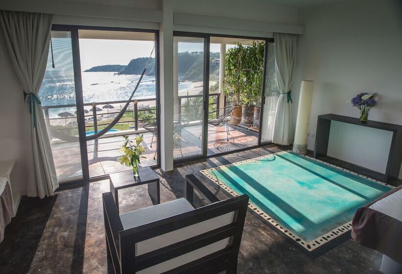 デラックススイート, Manta Raya Hotel   Right On The Beach