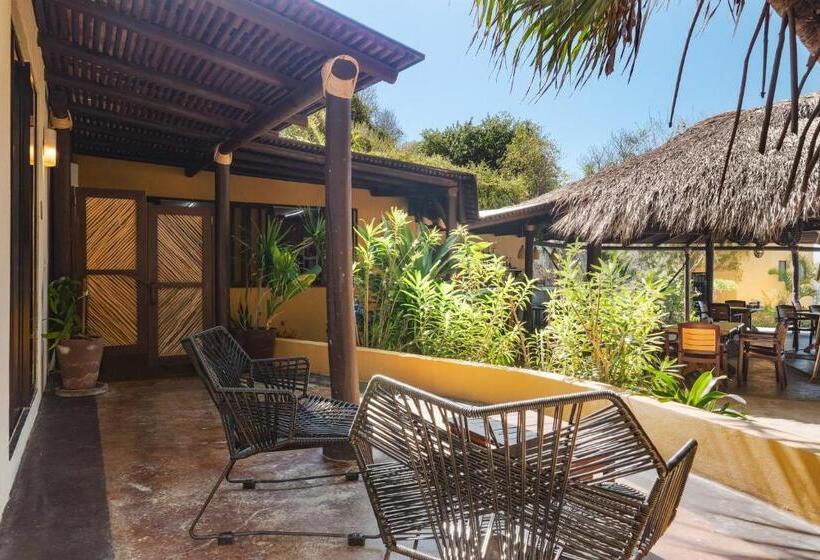 スタンダードルーム, Manta Raya Hotel   Right On The Beach