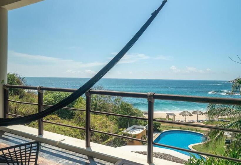 스위트 킹사이즈 침대, Manta Raya Hotel   Right On The Beach
