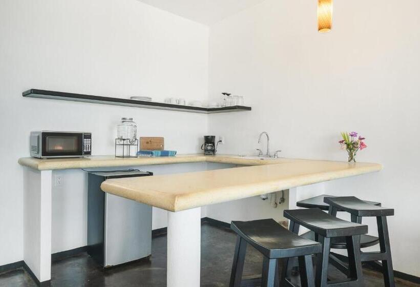 デラックススイート, Manta Raya Hotel   Right On The Beach