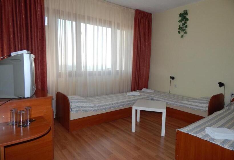 غرفة قياسية ثلاثية, Balabanovata Kashta