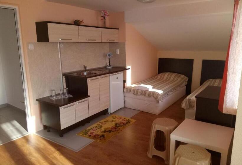 غرفة عائلية, Balabanovata Kashta