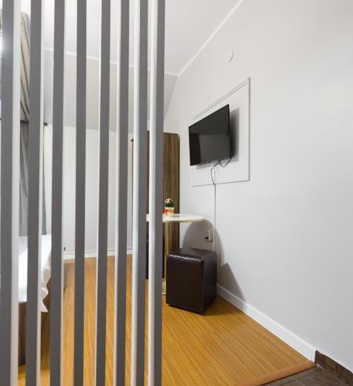 スタンダードルーム, Complex Veverița Rânca