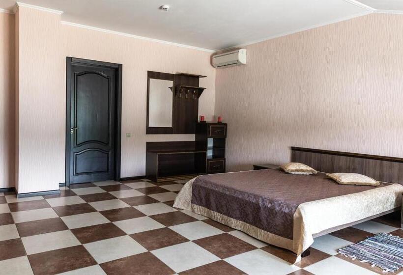 スイート, Dergachov Guest House