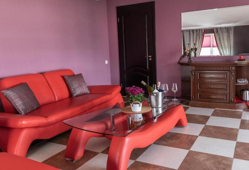 スイート, Dergachov Guest House