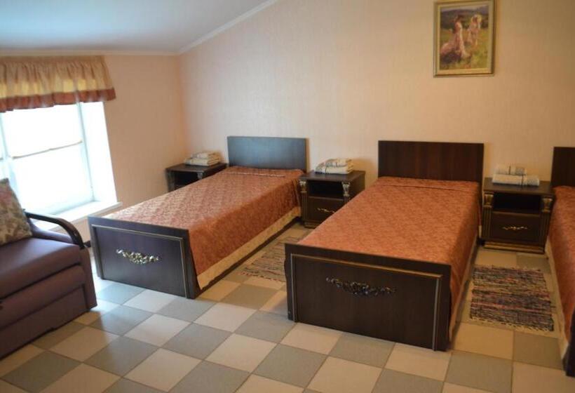 スタンダードトリプルルーム, Dergachov Guest House