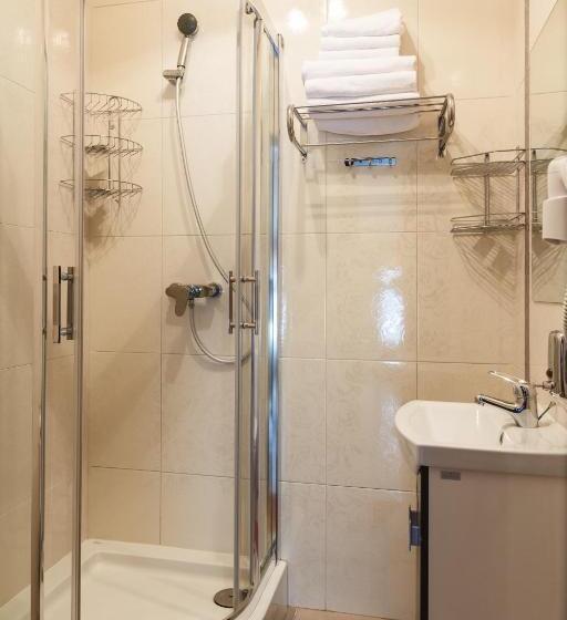 スタンダードトリプルルーム, Dergachov Guest House