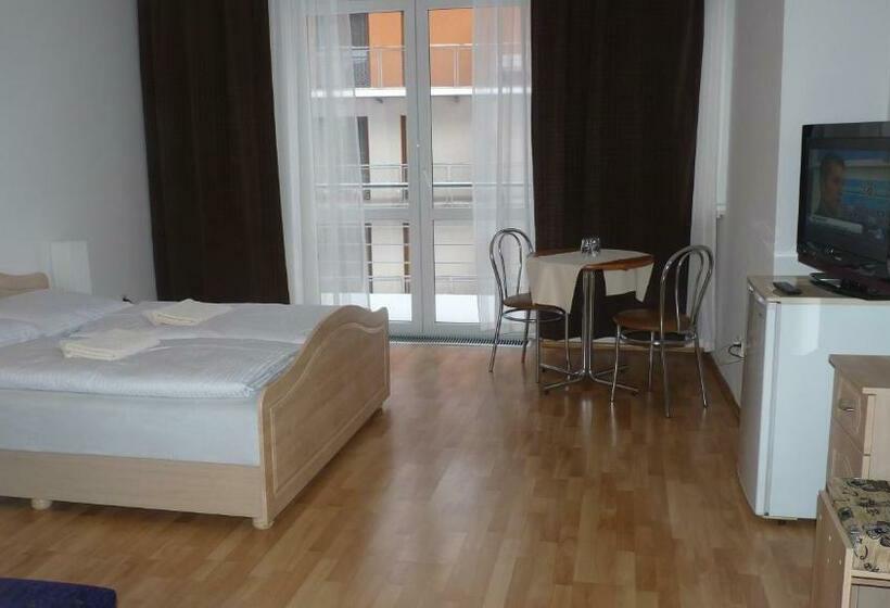 חדר סטנדרט עם מרפסת, Penzion Kycera