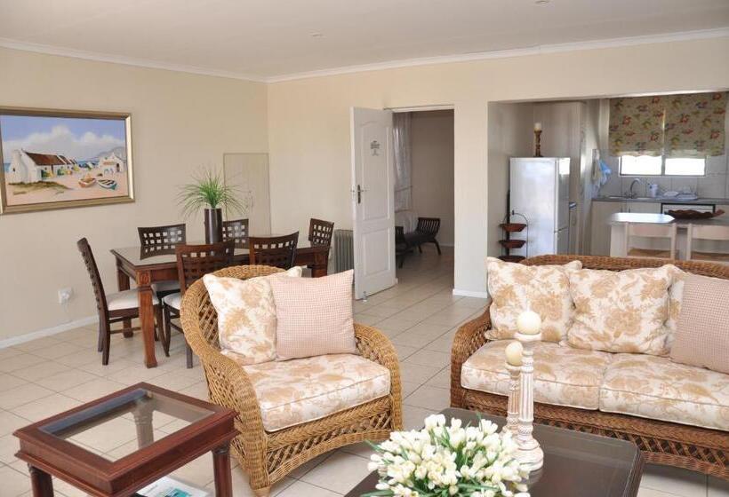 شقة غرفة واحدة, Whispering Whale