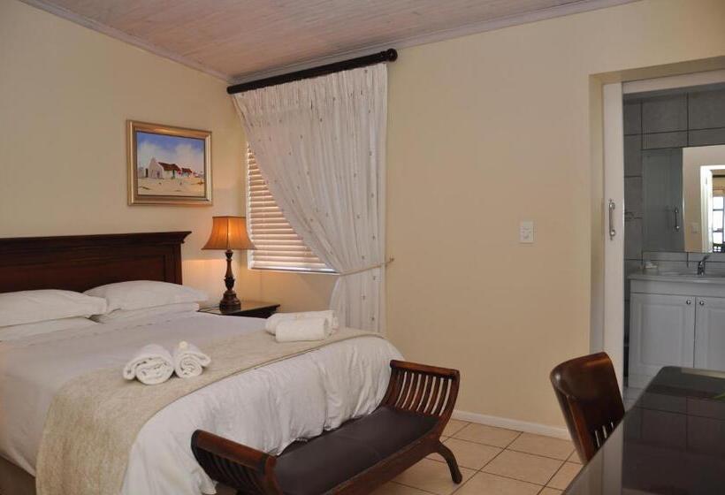 شقة غرفة واحدة, Whispering Whale