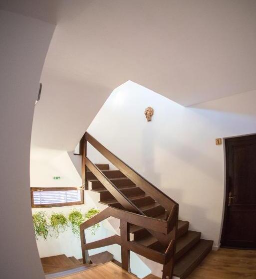 דירת שני חדרים, Pensiunea Popasu