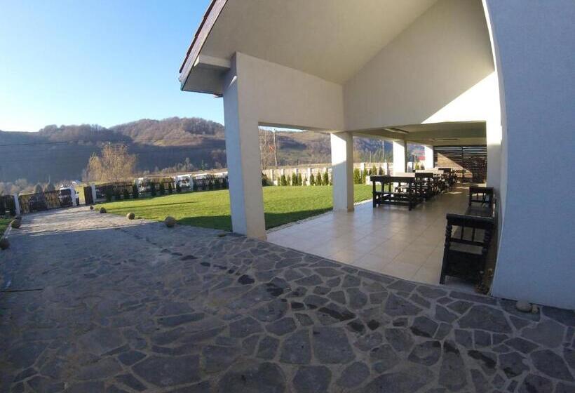 חדר אקונומי לשלושה, Pensiunea Popasu