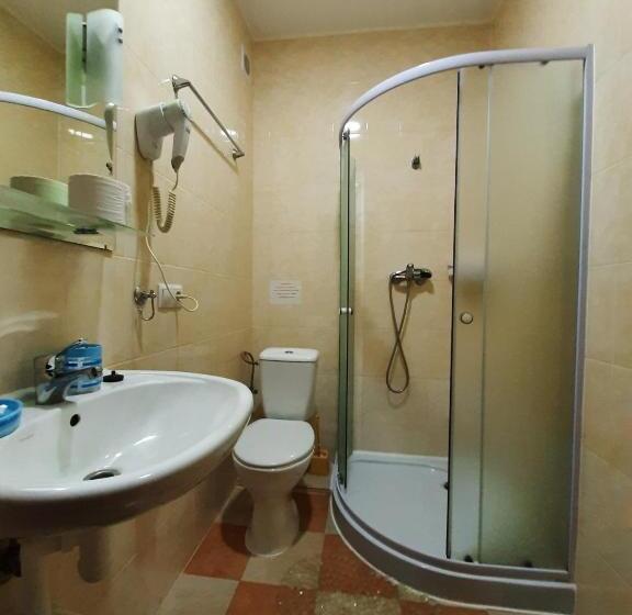 اتاق استاندارد سه تخته با بالکن, Alpiyskiy