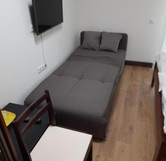 اتاق استاندارد سه تخته با بالکن, Alpiyskiy