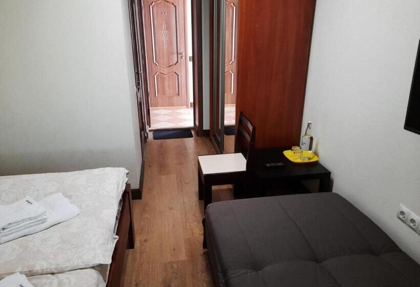 غرفة قياسية ثلاثية مزودة بشرفة, Alpiyskiy