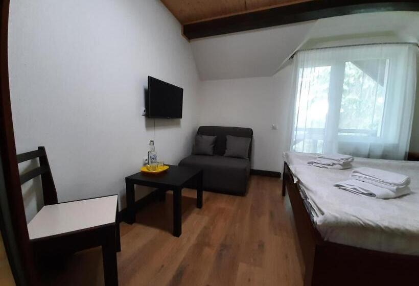 اتاق استاندارد سه تخته با بالکن, Alpiyskiy