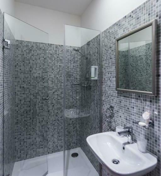 Standard Szoba, Bílý Páv